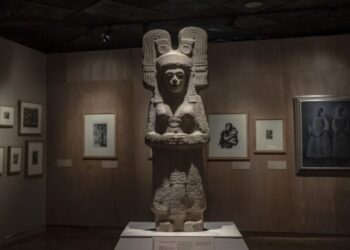 Exigen al GCDMX colocar escultura de ‘La joven de Amajac’