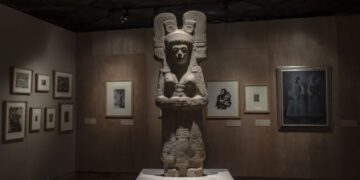 Exigen al GCDMX colocar escultura de ‘La joven de Amajac’