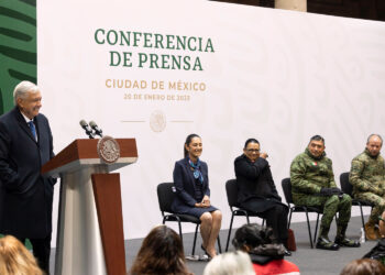 El general, la ‘mano de la hombre… y de la mujer