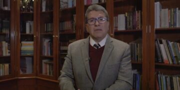 "El partido comienza a fijar reglas políticas e incluye a cuatro en la cuatro. Cuatro aspirantes, tres los que refiere constantemente el presidente de la República y un servidor, lo que me parece un gesto correcto".