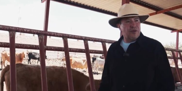 En Senado vamos a ampliar concesiones de agua a campesinos: Monreal