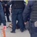 el miércoles, cuando más de 10 elementos del “Escuadrón de Operaciones Especiales” cerró la calle de Yucatán en la colonia Roma, no para enfrentar a una peligrosa banda criminal, sino para “someter” a un perro
