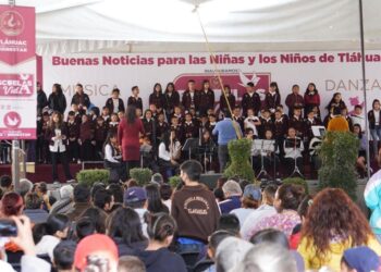 La alcaldesa Berenice Hernández Calderón inaugura en el bosque de Tláhuac “Escuelas para la vida”. 