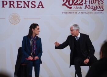 Claudia Sheinbaum arranca 2023 con el hándicap de un cierre de año que no fue nada bueno ante su jefe, el presidente Andrés Manuel López Obrador. Recibió regaños –uno en público–, y una “respetuosa” exhibida, también en la mañanera. Y de pilón, en Palacio, hasta el peinado de cola de caballo le ordenaron que se quitara.