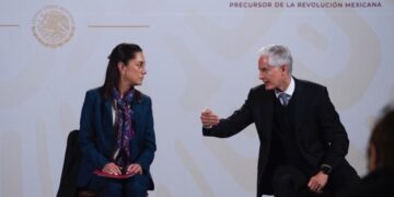 Claudia Sheinbaum arranca 2023 con el hándicap de un cierre de año que no fue nada bueno ante su jefe, el presidente Andrés Manuel López Obrador. Recibió regaños –uno en público–, y una “respetuosa” exhibida, también en la mañanera. Y de pilón, en Palacio, hasta el peinado de cola de caballo le ordenaron que se quitara.