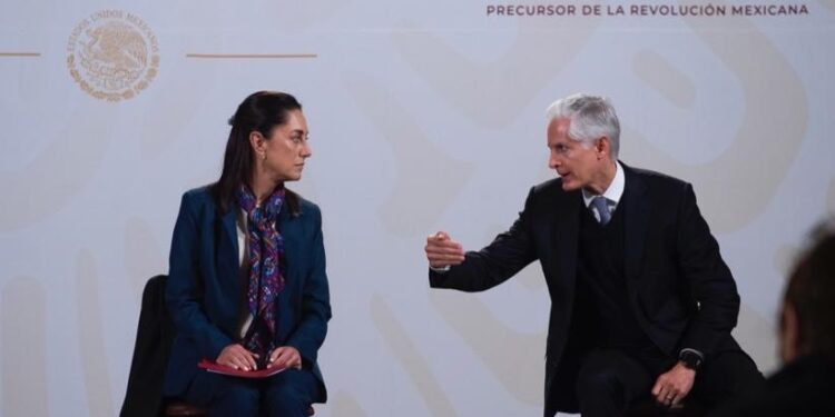 Claudia Sheinbaum arranca 2023 con el hándicap de un cierre de año que no fue nada bueno ante su jefe, el presidente Andrés Manuel López Obrador. Recibió regaños –uno en público–, y una “respetuosa” exhibida, también en la mañanera. Y de pilón, en Palacio, hasta el peinado de cola de caballo le ordenaron que se quitara.