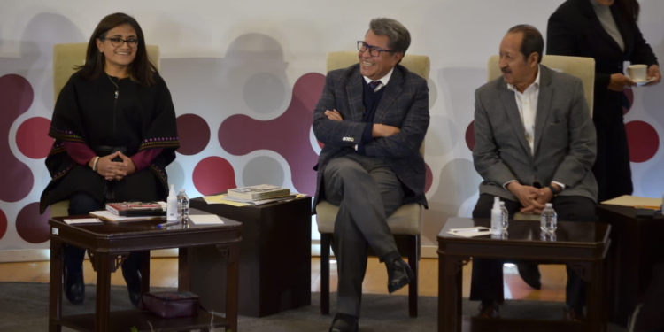 Ricardo Monreal acudió a la convocatoria de los diputados de Morena, en calidad de aspirante a la Presidencia de la República para el 2024, puntual y buen ánimo, positivo y congruente. Les hizo reflexiones sobre el momento que vive México y del proceso democrático interno que llevará al más capaz, más talentoso y de mayor experiencia a contender para suceder al presidente López Obrador.