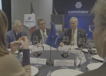 Para que pueda construirse una sociedad más justa, más igualitaria, más equitativa, en donde se implementen políticas públicas progresistas, se requiere del sector empresarial, aseguró Ricardo Monreal.