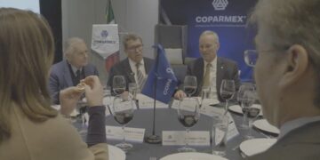 Para que pueda construirse una sociedad más justa, más igualitaria, más equitativa, en donde se implementen políticas públicas progresistas, se requiere del sector empresarial, aseguró Ricardo Monreal.