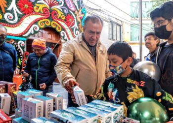 Ayer, durante un evento con motivo del Día de Reyes en la colonia Carlos Zapata Vela, el presidente de Espacio Democrático Independiente (EDI), Pablo Trejo, invitó a la gente a construir una gran comunidad en Iztacalco.