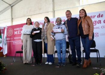 Reciben adultos mayores de Tláhuac su ‘Pensión para el Bienestar’