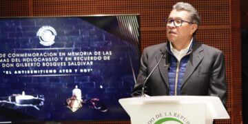 Ricardo Monreal Ávila, llamó a hacer un compromiso por la reconciliación y de tolerancia, pues la descalificación sistemática entre grupos de la población, de cualquier sociedad, eleva el nivel de agresiones físicas y ha generado en la historia “crímenes de odio y violencia”.