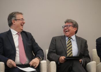 Las y los representantes diplomáticos de México en el mundo, son mujeres y hombres con talento, sagacidad y tolerancia que muestran la virtudes de un Estado en transformación, aseguró Ricardo Monreal.