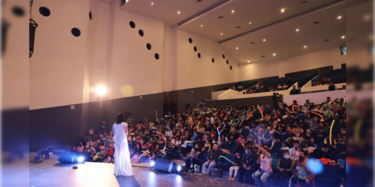 Entrega Lía Limón completamente remodelado el Teatro de la Juventud