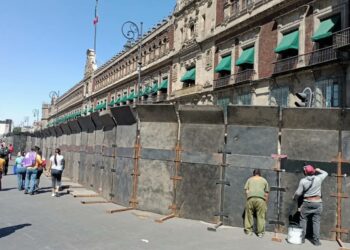 Amurallan Palacio Nacional ante marcha en defensa del INE