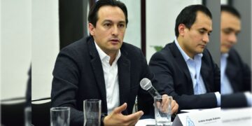La oposición en la capital denunció que el Gobierno de la Ciudad de México (GCDMX) pagó 25.7 millones de pesos a una “empresa patito” para que reparara las 45 viviendas afectadas por la ampliación de la Línea 12 del Metro, de Mixcoac a Observatorio, pero a pesar de ello sólo han arreglado cinco viviendas, lo que supone un desfalco a las erario pero además esas familias siguen sin recuperar su patrimonio.