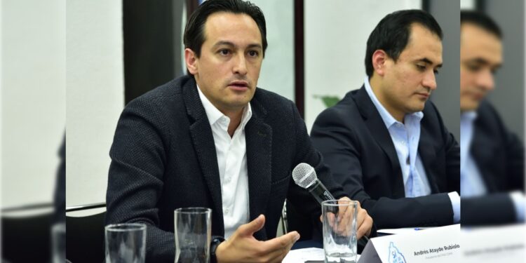 La oposición en la capital denunció que el Gobierno de la Ciudad de México (GCDMX) pagó 25.7 millones de pesos a una “empresa patito” para que reparara las 45 viviendas afectadas por la ampliación de la Línea 12 del Metro, de Mixcoac a Observatorio, pero a pesar de ello sólo han arreglado cinco viviendas, lo que supone un desfalco a las erario pero además esas familias siguen sin recuperar su patrimonio.