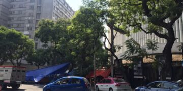 ¿Desalojará Sheinbaum plantón frente al Senado?