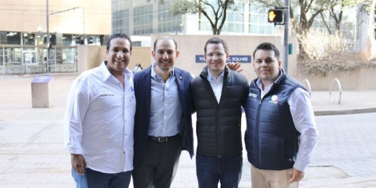 Resulta que el pomposamente llamado “diputado migrante” del Congreso de la Ciudad de México, Raúl Torres se encuentra de gira por la ciudad estadounidense de Dallas, en Texas. Acompaña a su dirigente nacional, Marko Cortés, para el arranque de los “Clubes de Acción Migrante”, en los que participa el autoexiliado excandidato presidencial Ricardo Anaya