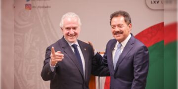 Otro montaje en la Cámara de Diputados, del que por supuesto no podía estar ajeno el maestro de la especialidad, el hoy encargado de la Coordinación General de Comunicación Social, Eduardo Arvizu.