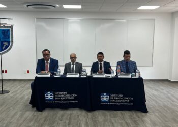 Este sábado se llevó a cabo en el auditorio del Instituto de Especialización para Ejecutivos, Campus Ciudad de México (IEE), la conferencia denominada “Propuestas de modificación a la Ley Federal de los Derechos del Contribuyente”.
