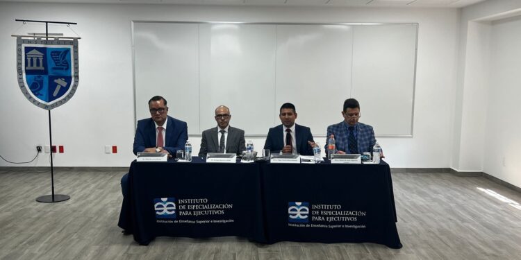 Este sábado se llevó a cabo en el auditorio del Instituto de Especialización para Ejecutivos, Campus Ciudad de México (IEE), la conferencia denominada “Propuestas de modificación a la Ley Federal de los Derechos del Contribuyente”.