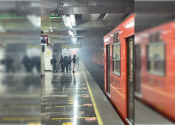 Reportan presencia de humo, aglomeraciones y retrasos en L-9 del Metro