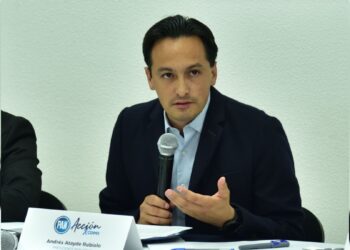 La persecución política orquestada desde el Gobierno capitalino contra la oposición tiene como origen el miedo de Claudia Sheinbaum y de Morena a seguir perdiendo la Ciudad de México, afirmó Andrés Atayde Rubiolo, Presidente de Acción Nacional en la CDMX.