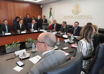 Monreal encabeza encuentro con consejeros del INE por 'Plan B'