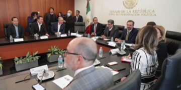 Monreal encabeza encuentro con consejeros del INE por 'Plan B'