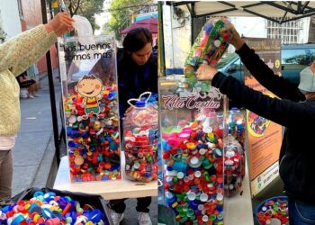 Movimiento Nueva Aztlán dona una tonelada de tapitas para quimioterapias, en el Día Internacional del Cáncer Infantil