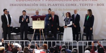 Con el fin de que los jóvenes del país y de la capital consigan una formación integral entre lo académico y lo deportivo, el presidente Andrés Manuel López Obrador y el jefe de Gobierno, Martí Batres, inauguraron este lunes, el Bachillerato Tecnológico de Educación y Promoción Deportiva de la Ciudad de México (BTED), plantel CDMX, ubicado en Tepito. FOTO: GCDMX