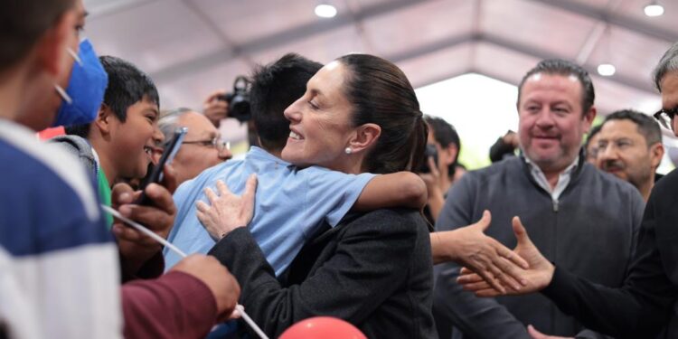 En cumplimiento de la instrucción presidencial de recuperar la Ciudad de México antes que reanudar a su campaña nacional, la jefa de Gobierno, Claudia Sheinbaum inició el miércoles una gira por las 16 Alcaldías de la capital para “escuchar a la ciudadanía”.