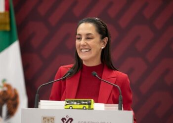 La aspirante presidencial Claudia Sheinbaum, expresó su beneplácito de la llamada “carta de unidad” que firmaron el martes 51 senadores de su partido, en la que se comprometen a aprobar a quien resulte el puntero de las encuestas que se realicen para la selección del candidato presidencial de Morena para 2024.