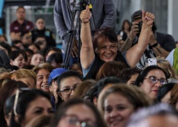 De acuerdo con el jefe de Gobierno, Martí Batres, la percepción de seguridad en las mujeres que transitan por la vía pública, tuvo un incremento del 101.4% en relación con el 2020, según datos de la Encuesta Nacional de Victimización y Percepción sobre Seguridad Pública (ENVIPE). FOTO: GCDMX
