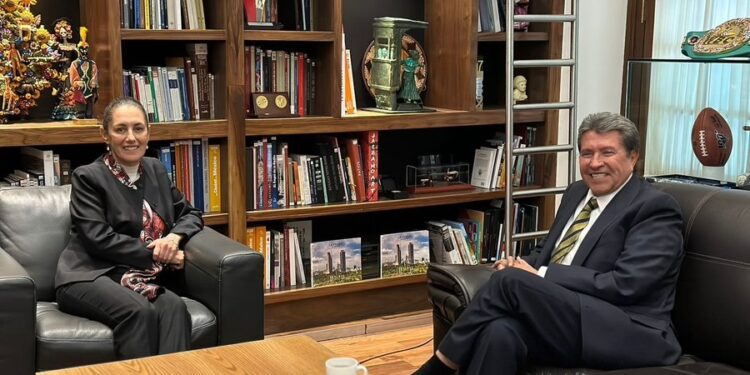 Los videos y fotografías que el martes difundieron en sus canales oficiales la jefa de Gobierno, Claudia Sheinbaum y el senador Ricardo Monreal recorriendo el Antiguo Palacio del Ayuntamiento son la escena típica de cuando un presidente o gobernador saliente placea a su sucesor por las oficinas que ocupará. También es muestra de una transición tersa.