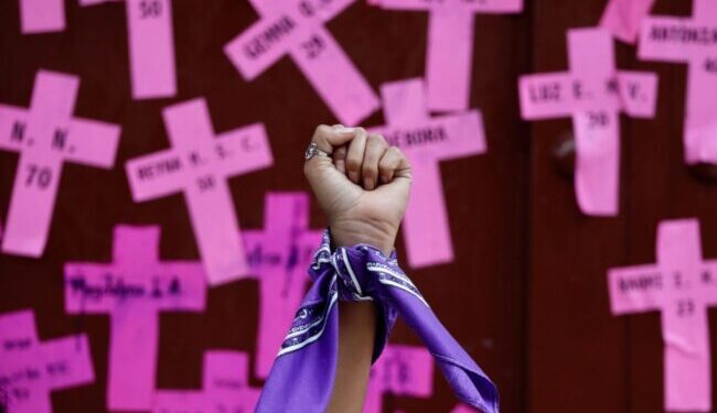 Colectivos feministas se manifiestan en la Glorieta de las Mujeres que Luchan