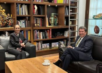 Dice Sheinbaum que no hubo "acuerdos concretos" tras reunión con Monreal