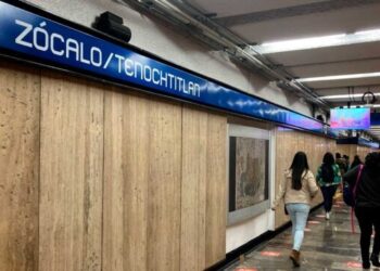 Sin dar una explicación, cierran estación Zócalo-Tenochtitlan del Metro