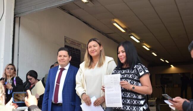 Presenta Morena ¡ooootra! denuncia contra Sandra Cuevas