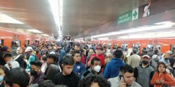 Reportan falla eléctrica en L-9 del Metro