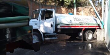 Manda GCDMX pipas de agua a Azcapo, GAM y VC