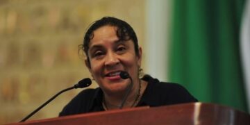 En el Congreso CDMX, Morena solicitó un punto de acuerdo contra la Alcaldía Álvaro Obregón, pero cuando se dieron cuenta de que la señalada no sería la actual edil, Lía Limón, sino la anterior, Layda Sansores, quisieron hacer trampa para que el Pleno votara otra cosa. Qué mal Valentina Batres.