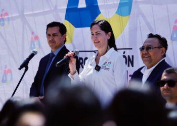 Tras reiterar su compromiso de garantizar la seguridad para toda la alcaldía y de manera muy especial, en las escuelas, la alcaldesa Lía Limón, encabezó en la secundaria 279 “John Dewey” una plática más de la estrategia “Blindamos con prevención tu escuela”, la cual forma parte del programa Blindar ÁO.