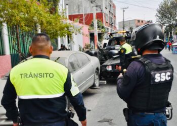 Los automóviles abandonados o estacionados en vía pública que se encuentran descompuestos son un riesgo para vecinos y transeúntes, además de que constituyen focos de infección, inseguridad, vandalismo y obstruyen la vía pública.