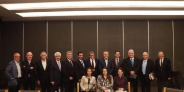 Diálogan Monreal y CCE para buscar crecimiento económico