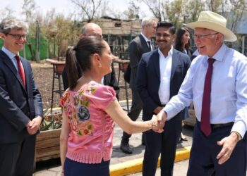 A pregunta sobre la tragedia ocurrida en el albergue de Ciudad Juárez, la jefa de Gobierno de la Ciudad de México, Claudia Sheinbaum informó que preparan la apertura de un refugio para migrantes en la capital del país.