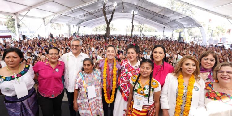 Reconoce Claudia labor de mujeres campesinas