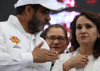 Ente los políticos dicen que “vivir fuera del presupuesto es vivir en el error”. Pues tal parece que la excandidata a la Alcaldía Cuauhtémoc, Dolores Padierna pasó al redil de “vivir en el acierto”, luego de que durante varios años estuvo, formalmente, sin sacarle lana al erario.
