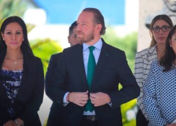 Luego de que un juez le confirmó que hay una investigación ministerial en su contra, a pesar de que la jefa de Gobierno Claudia Sheinbaum lo había negado, el alcalde de Benito Juárez, Santiago Taboada, del PAN, le pidió que jueguen limpio, que sean demócratas, que compitan en las urnas y no pretendan sacar a sus adversarios a la mala de un proceso electoral.